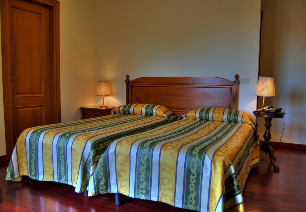 Clarice Hotel Castelnuovo Di Porto Ruang foto