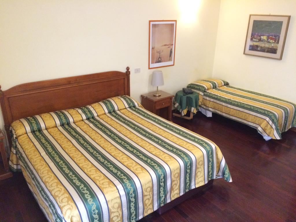 Clarice Hotel Castelnuovo Di Porto Ruang foto