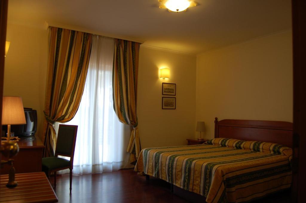 Clarice Hotel Castelnuovo Di Porto Bagian luar foto